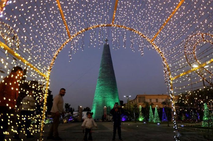 plastic-bottle-tree-new-year