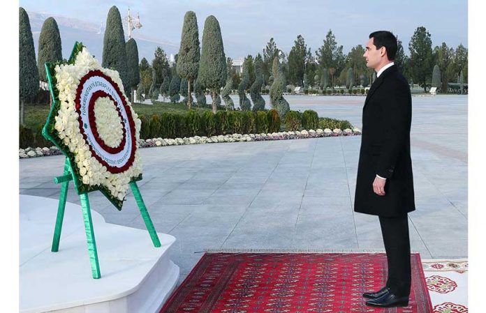 president-turkmenistan-bitaraplyk-121222-01