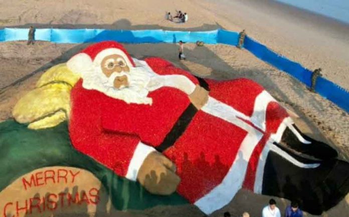 santa-claus-made-from-sand-and-tomato-ayazbaba-in-seaside