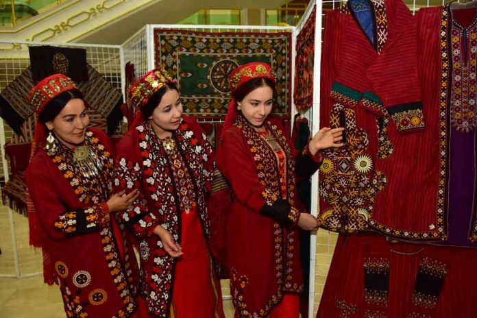 turkmen-needlework-on-unesco-cultural-heritage-credit-unesco