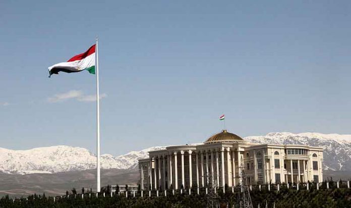 Palace_of_Nations_and_the_Flagpole,_Dushanbe,_Tajikistan-president-palace