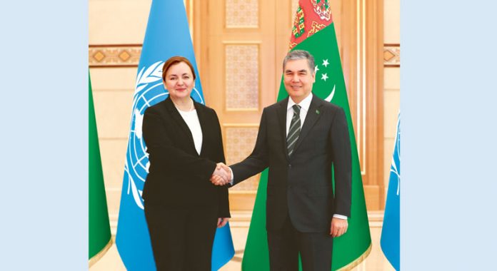 natali-german-with-arkadag-of-turkmenistan--23-02-004-profile