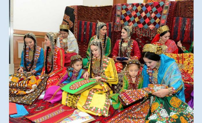 zenanlar-gelin-gyzlar-turkmen-milli-handmade-wordks-n1vuD3bkJe