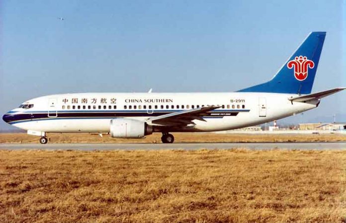 Boeing_737-3Y0,_China_Southern_Airlines_AN0193500