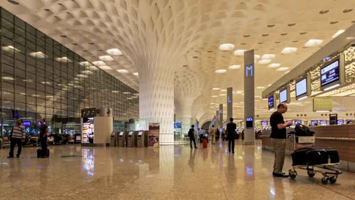 Mumbai_03-2016_114_Airport_international_terminal_interior