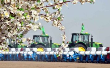 Туркменские земледельцы приступили к севу хлопчатника