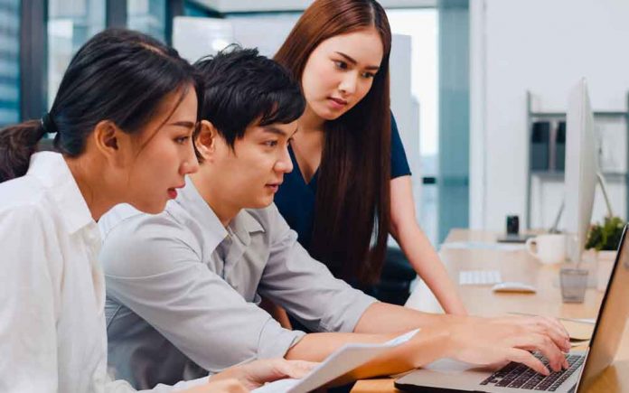 japan-office-worker-job