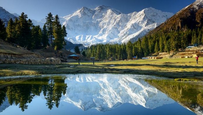 pakistan mountain lake