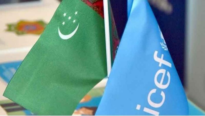 turkmenistan-unicef-flags-baydak