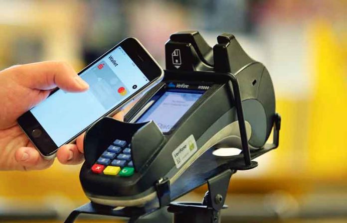 zahlen-kunden-an-der-bank-payment