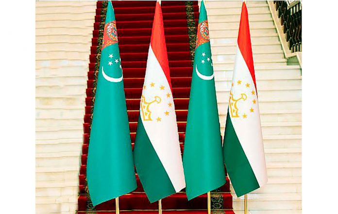 100523-02-turkmen-tajik-flags
