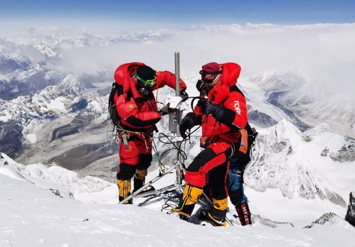 china tibet everest summit weather meteorological station