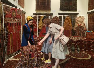 В Ашхабаде состоялись торжества по случаю Праздника туркменского ковра