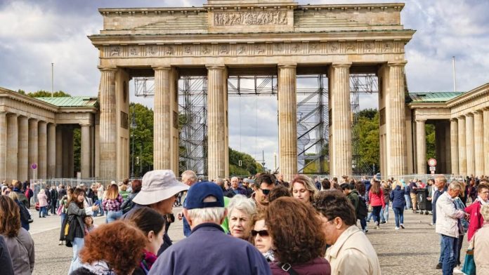 Brandenburg-Gate-and-Tourists-Berlin-Germany