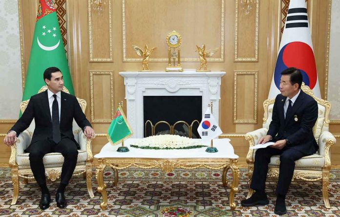 22-07-002-korean-parliament-with-president-berdimuhamedow