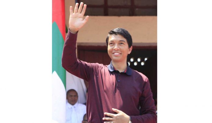 Andry_Rajoelina_greeting_crowd-madagascar-president-election