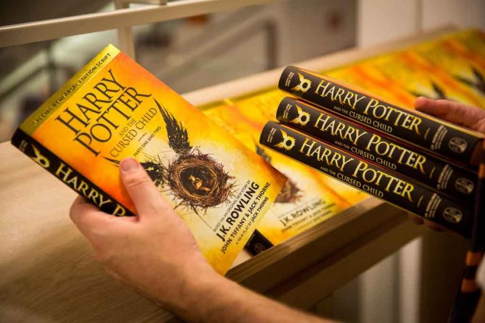 Harry+Potter+Cursed+Child+Book+Release+Foyles-garri-potter