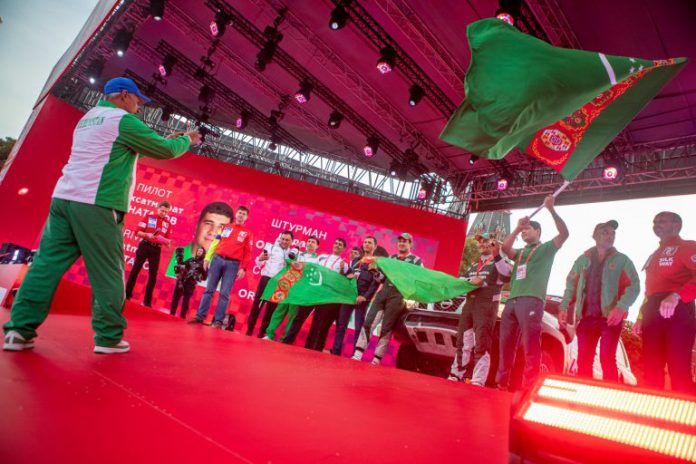 Turkmen-team-Silkway-rally-2023-768x512-racers
