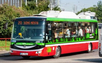 На улицы Праги выехали первые водородные автобусы