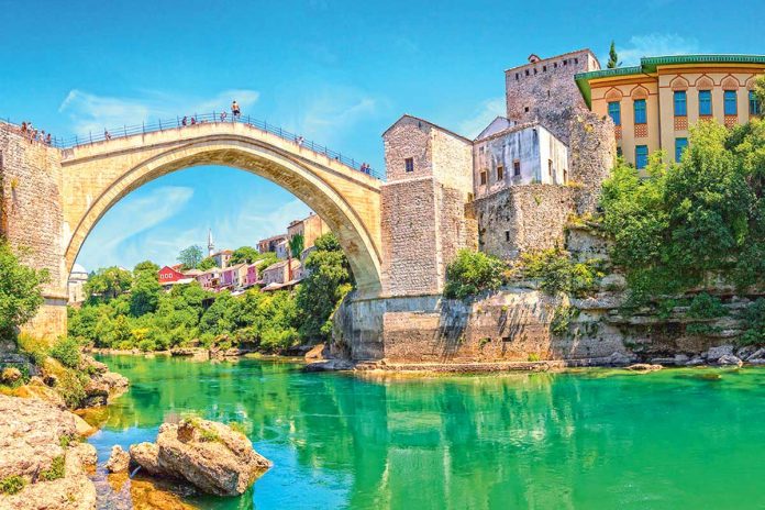 old-bridge-mostar-emerald-river-mostar-koprusu-kopri