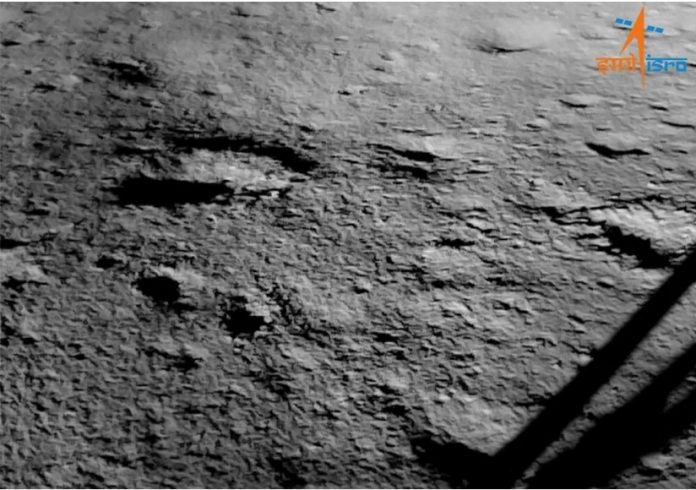 chandrayaan 3 first moon image