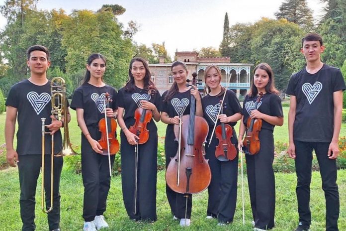 gruziyanyn-sinandali-sazcylyk-festiwaly turkmen musician