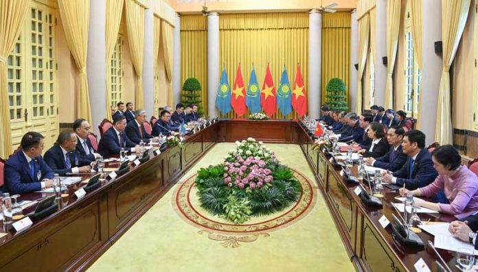 kzakistan-and-vietnam-presidents-meetting-hanoi