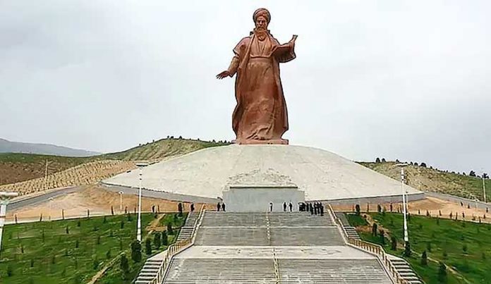 magtymguly-pyragy-heykeli-ashgabat