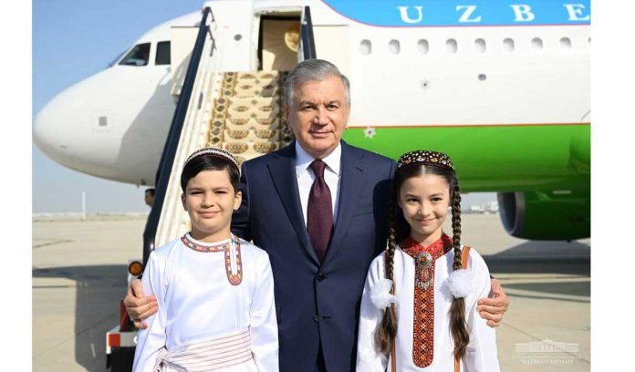 president-of-uzbekistan-shavkat-mirziyoyev-in-ashganat-turkmenistan