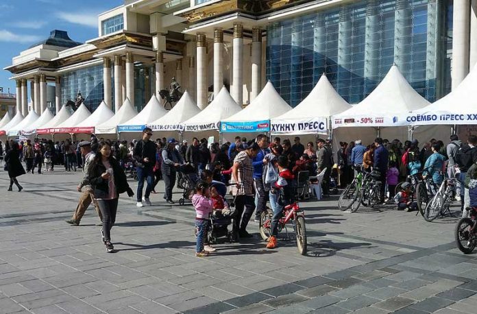 1024px-Ulaanbaatar_book_fair_2019