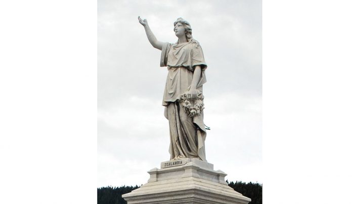 Palmerston_NZ_Boer_War_Memorial_closer-women-staue-new-zealand
