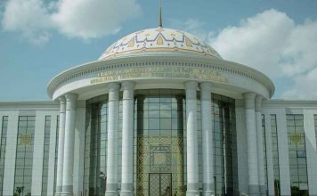 В туркменском вузе прошла конференция в честь Дня дипломатических работников