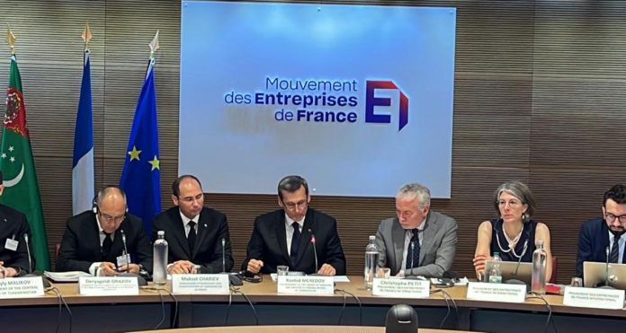 mouvemen-de-enterprises-des-france-r-meredov-france-meetting-in-france