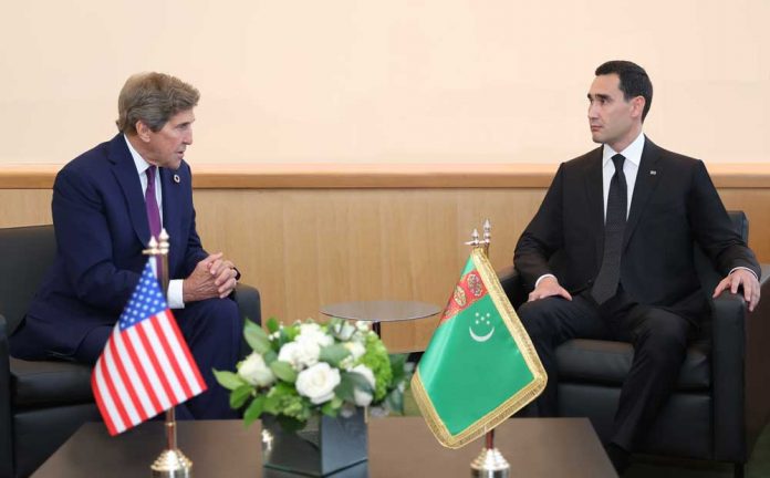 serdar-berdimhamedov-and-john-kerry-un-assambly