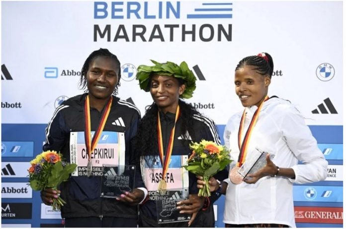 tigist assefa ephiopian runner record in berlin marathon