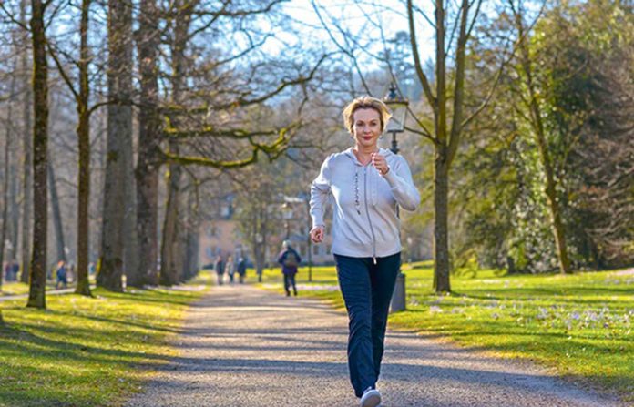 yoremek--pyyada-piyada-walking-woman-gyz