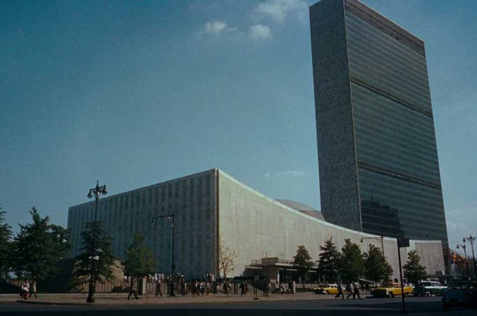 North_by_Northwest_movie_trailer_screenshot-UN-haedqaurter-bmg-uno