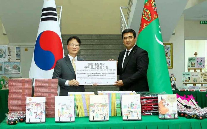 korean-book-gifted-turkmen-school-in-ashgabat-13.10.23