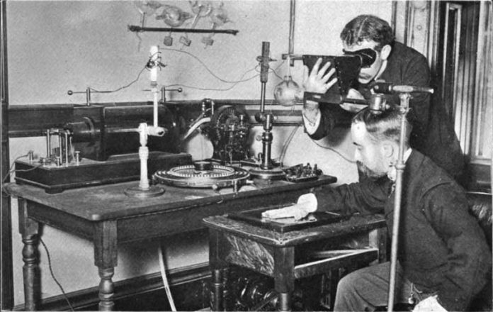 Crookes_tube_xray_experiment-rentgen
