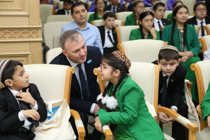 fiziki-mumkinciligi-cakli-unicef-yunisef--юнисеф-1