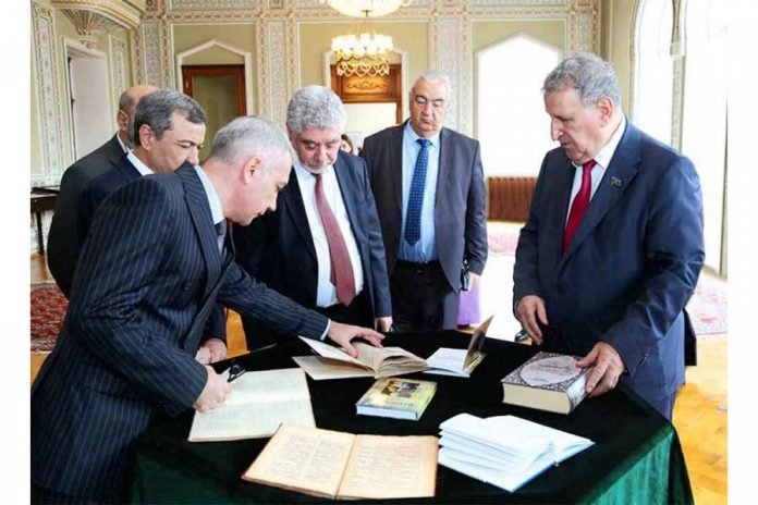 magtymguly-azerbayjan-azerbayjanda-magtymguly-pyragy-saylanan-eserler-atly-taze-kitabyn-tanysdyrylysy-boldy-