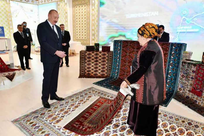 turkmen-haly-ilham-aliyev-azerbayjanyn-prezidenti-speca-yurtlarynyn-sergisinde-turkmen-onumleri-bilen-tanysdy