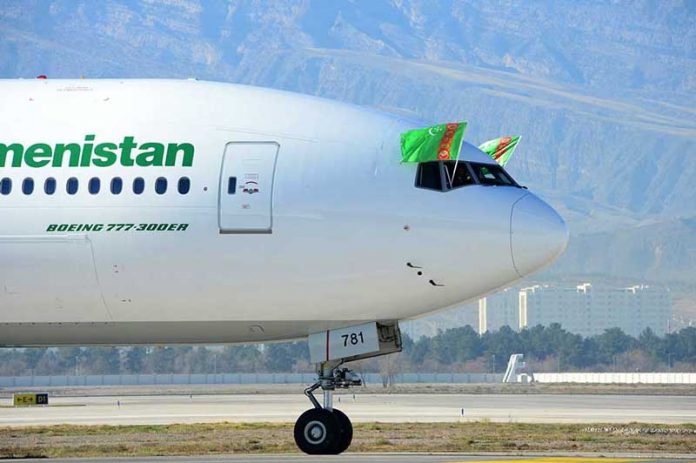 boeing-777-300er-041223-035