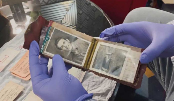 old-wallet-gapjyk