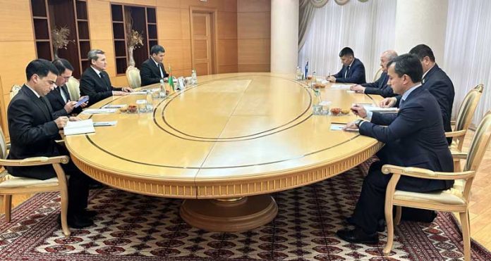 turkmen-uzbek-delegation-ozbek-wekiliyet
