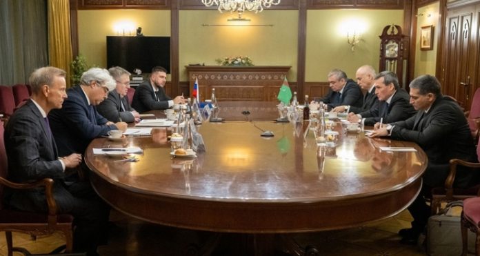 ykdysady-hyzmatdashlyk-boyunca-turkmen-rus-geplesikleri
