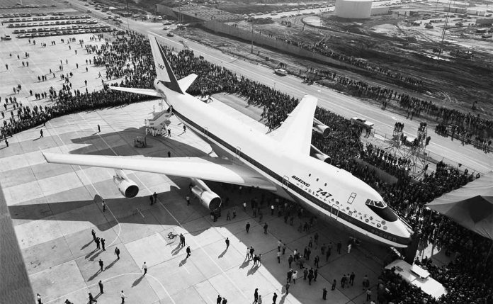 Boeing_747_rollout-first-jumbu-jet
