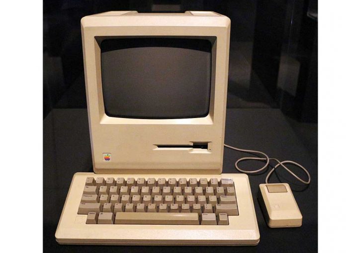 Computer_macintosh_128k,_1984_(all_about_Apple_onlus)
