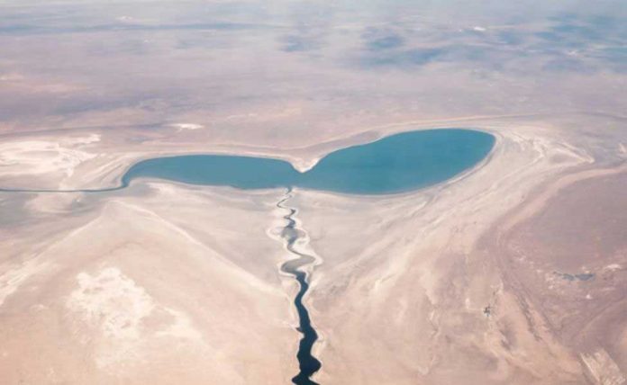 aral-sea-lake-kol-desert