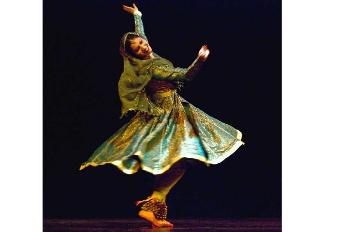 indian-dancer-hindi-tanscy-индия
